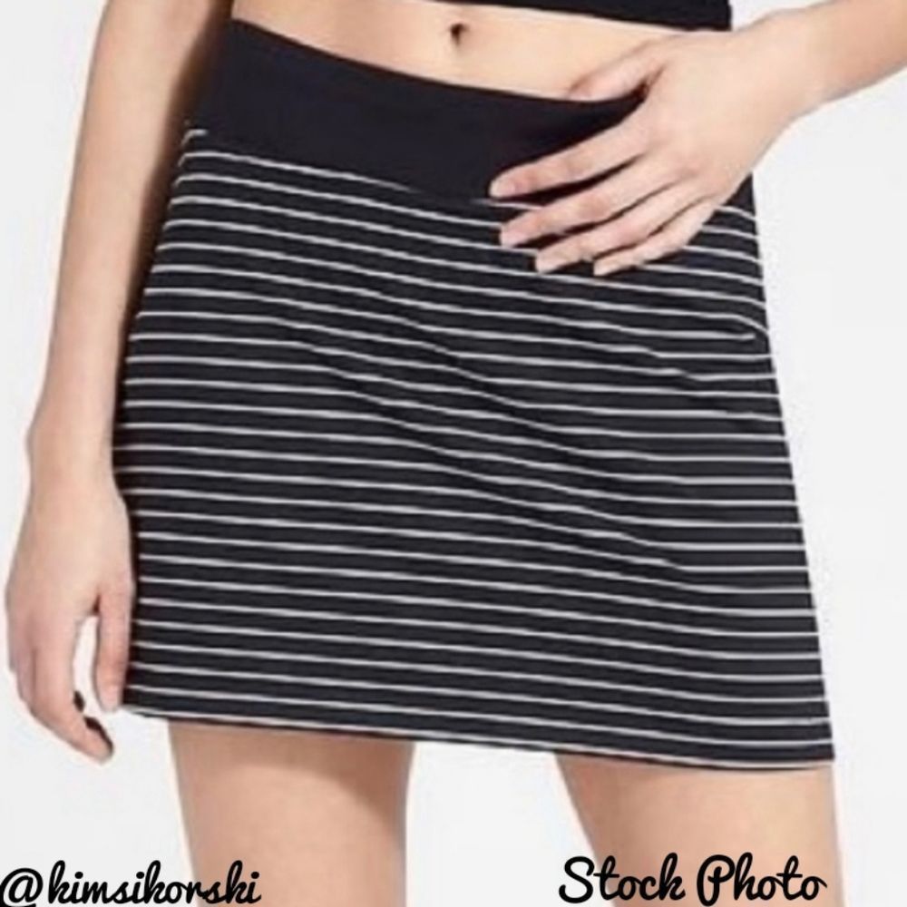 ATHLETA Sweet Sport Skirt Skort Black & Striped with Pockets! Size Large # 76157